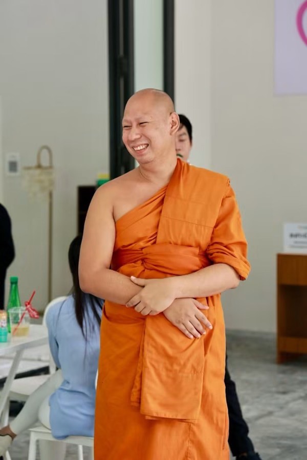 พระสงฆ์วัดเขารังสามัคคีธรรม ผู้ดูแลโครงการบ้านพึ่งวัด